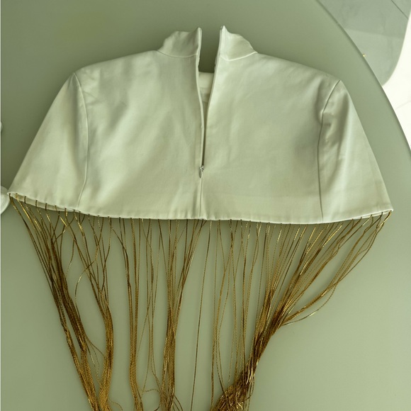 Aleksandre Akhalkatsishvili Stylish White and Gold chains cape - Picture 4 of 9